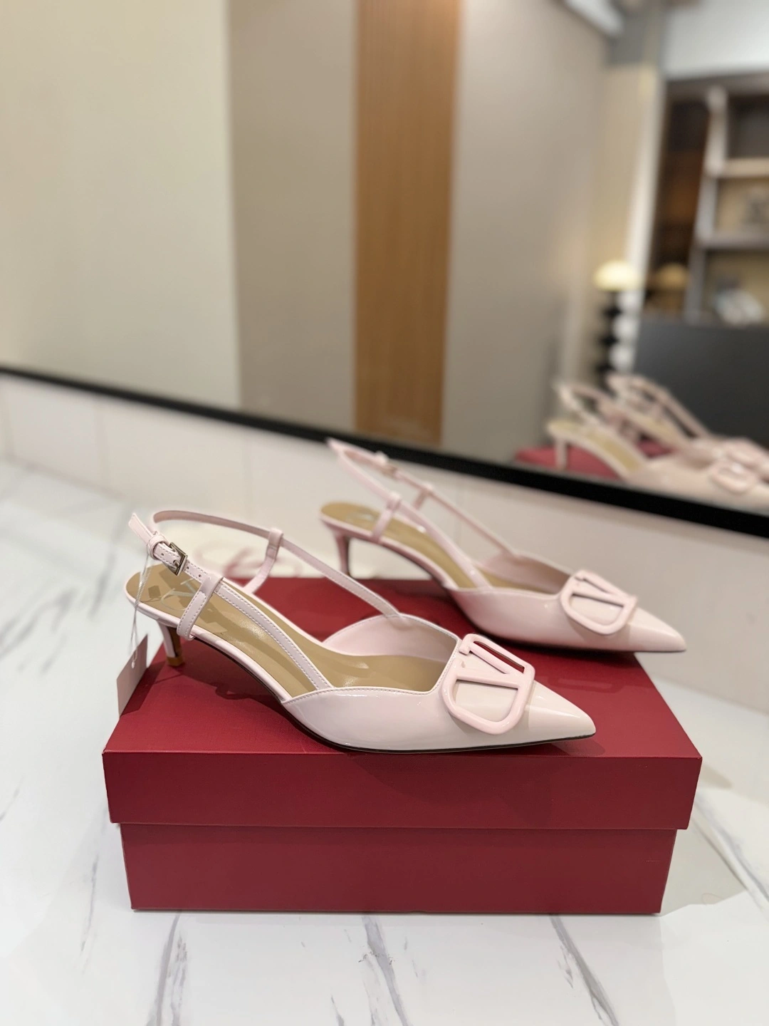 COCO-- V1859ti9o WS0Q70TMKW34PINK goatskin VLogo Signature Heel height：4.5CM item:E-X138C3001